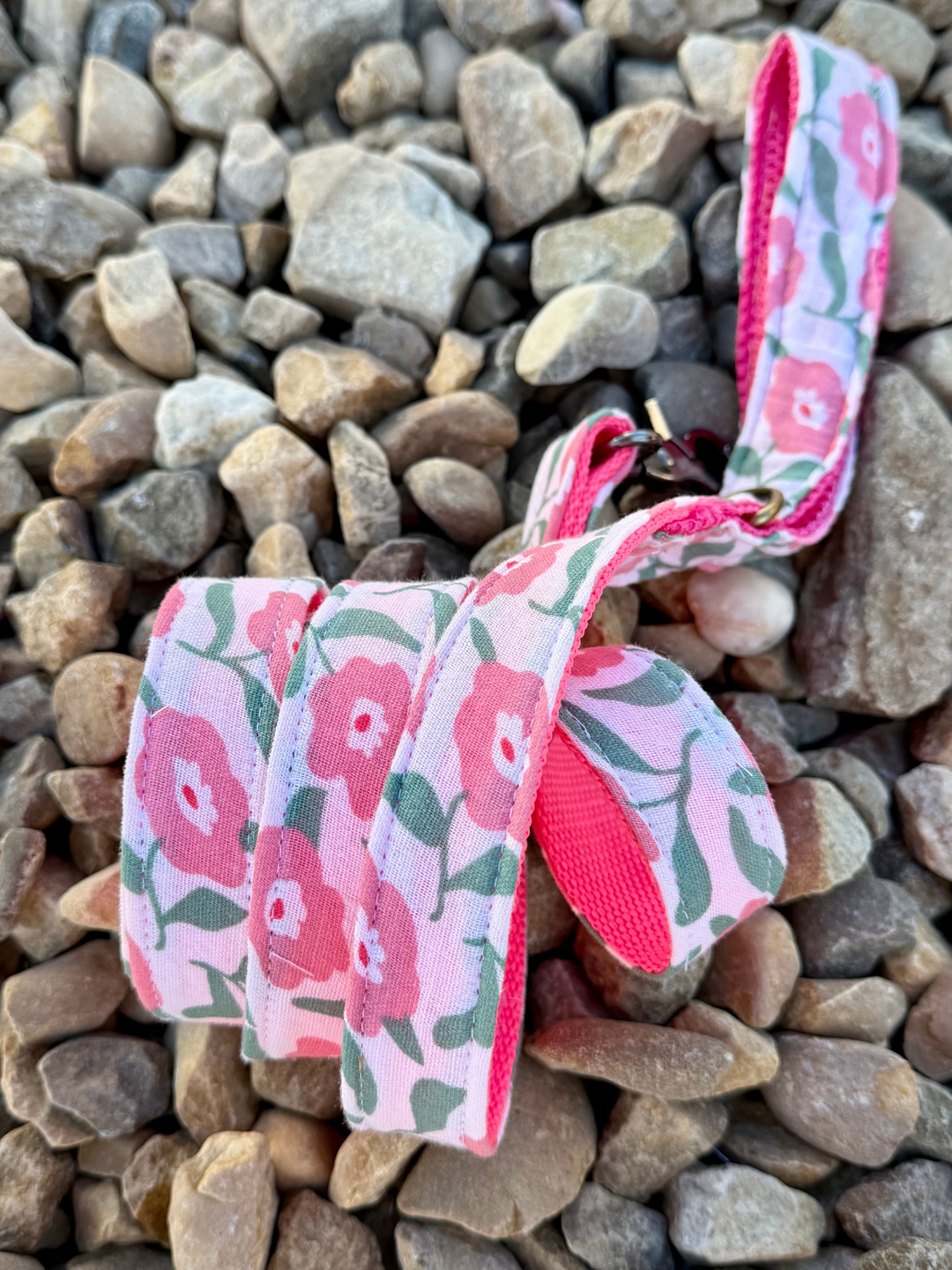 Correa para Perro “Campo de Rosas” – Paseos con Estilo Floral