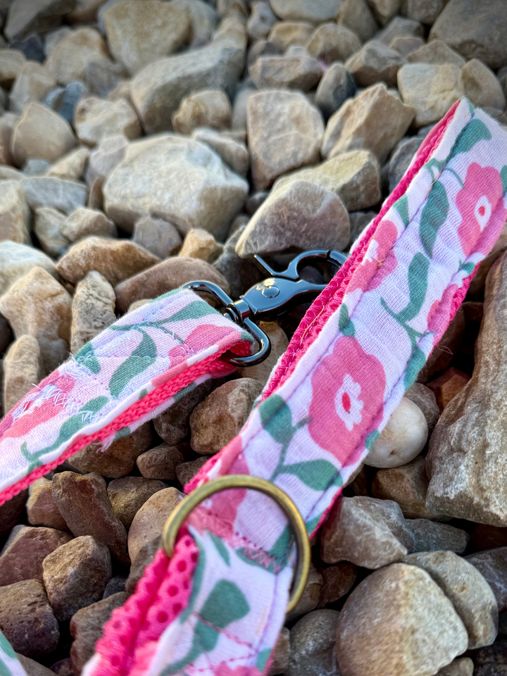 Correa para Perro “Campo de Rosas” – Paseos con Estilo Floral