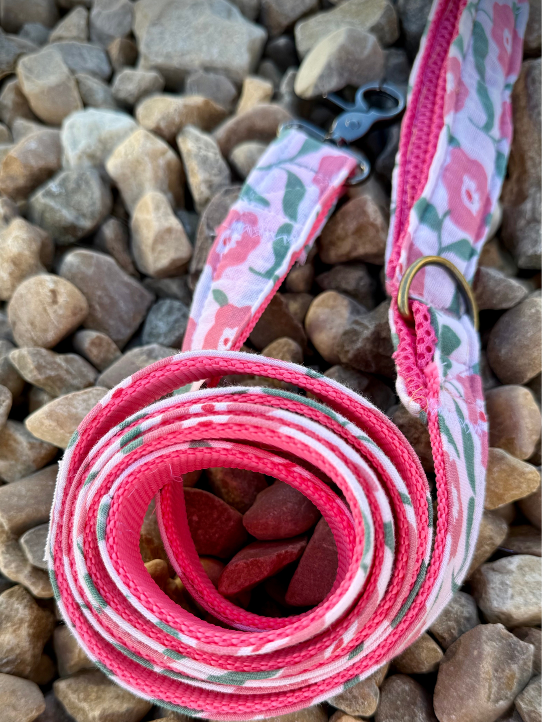 Correa para Perro “Campo de Rosas” – Paseos con Estilo Floral