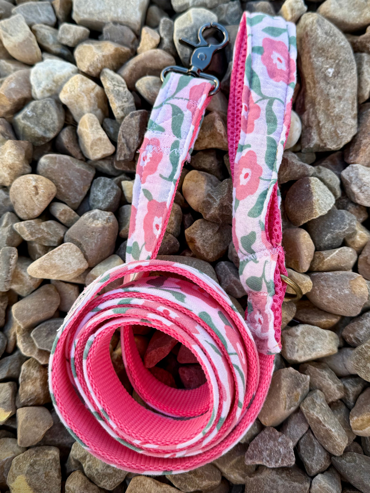 Correa para Perro “Campo de Rosas” – Paseos con Estilo Floral
