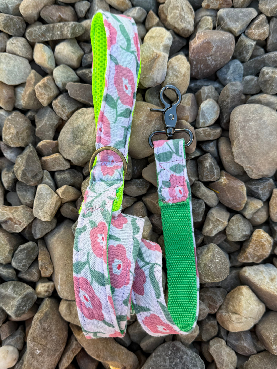 Correa para Perro “Campo de Rosas” – Paseos con Estilo Floral