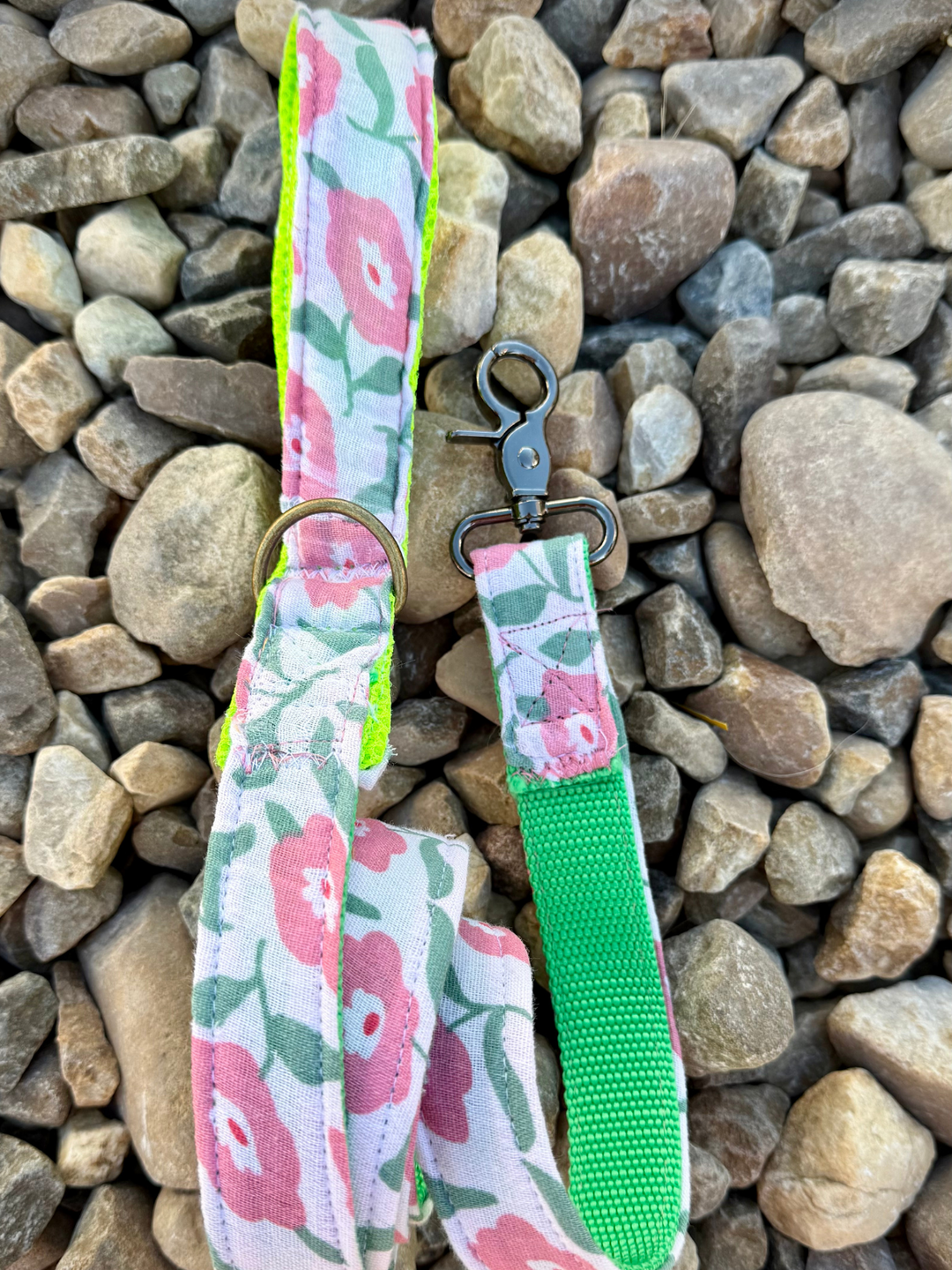 Correa para Perro “Campo de Rosas” – Paseos con Estilo Floral