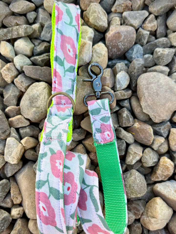 Correa para Perro “Campo de Rosas” – Paseos con Estilo Floral
