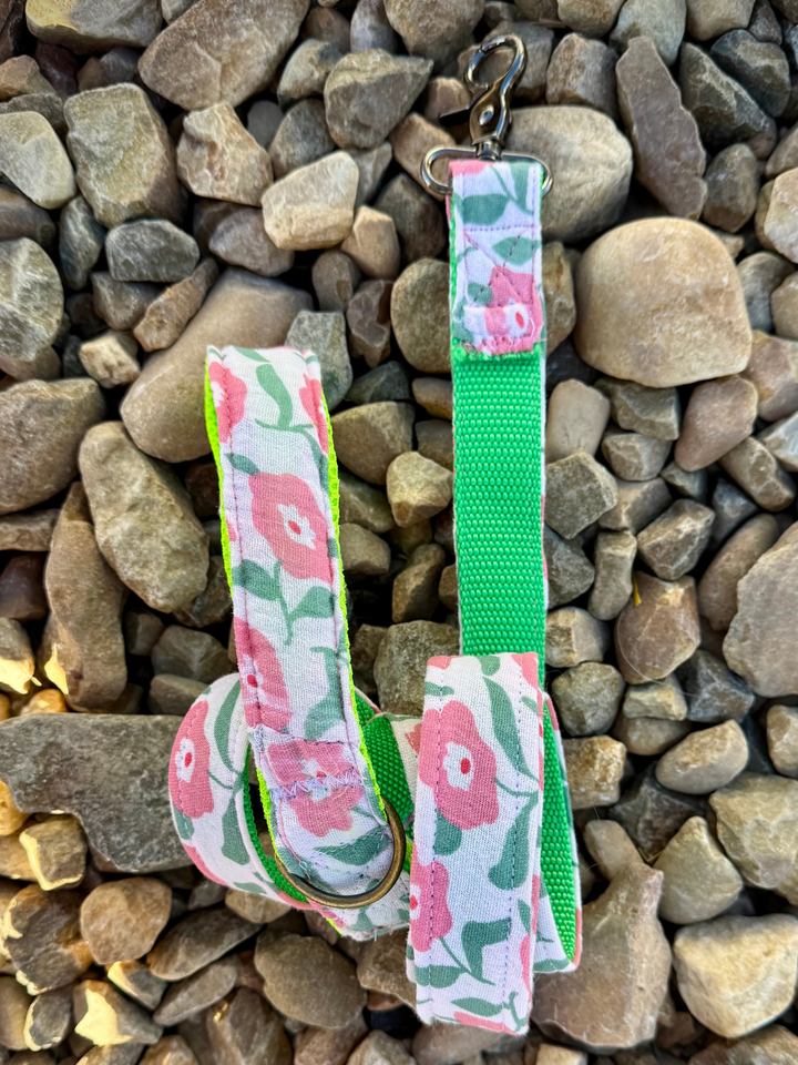 Correa para Perro “Campo de Rosas” – Paseos con Estilo Floral
