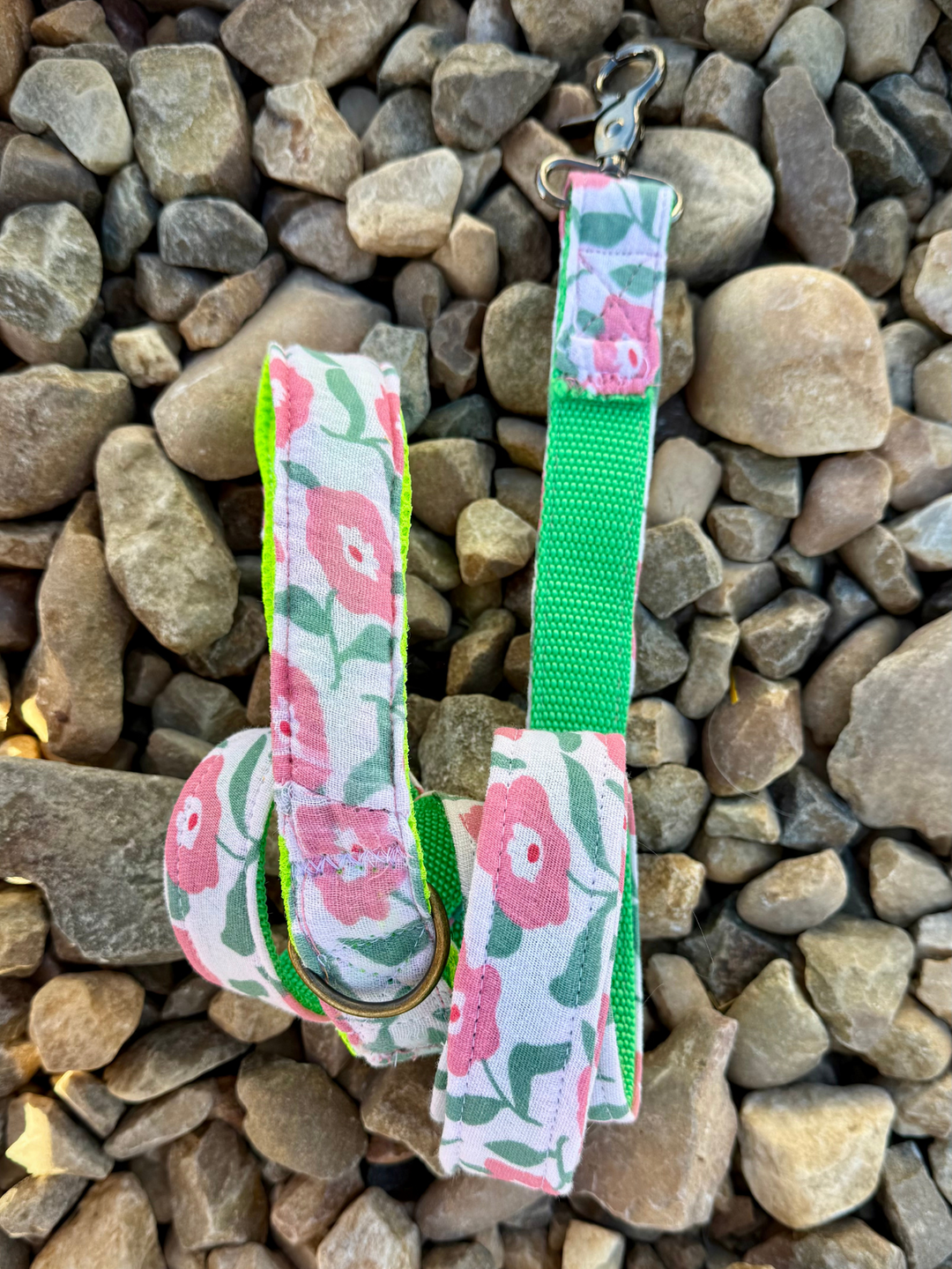 Correa para Perro “Campo de Rosas” – Paseos con Estilo Floral