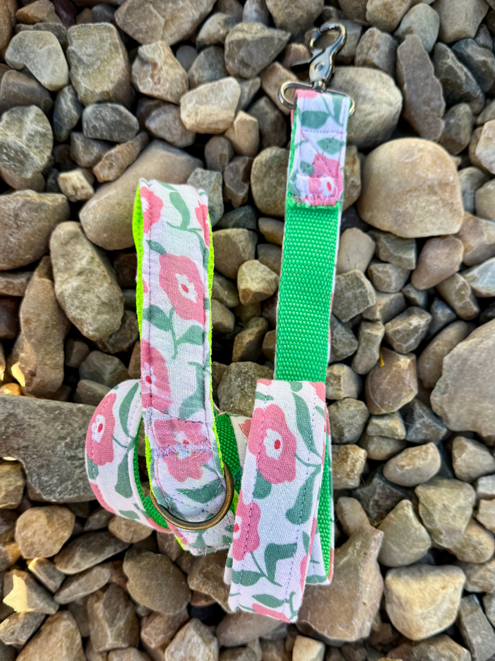 Correa para Perro “Campo de Rosas” – Paseos con Estilo Floral