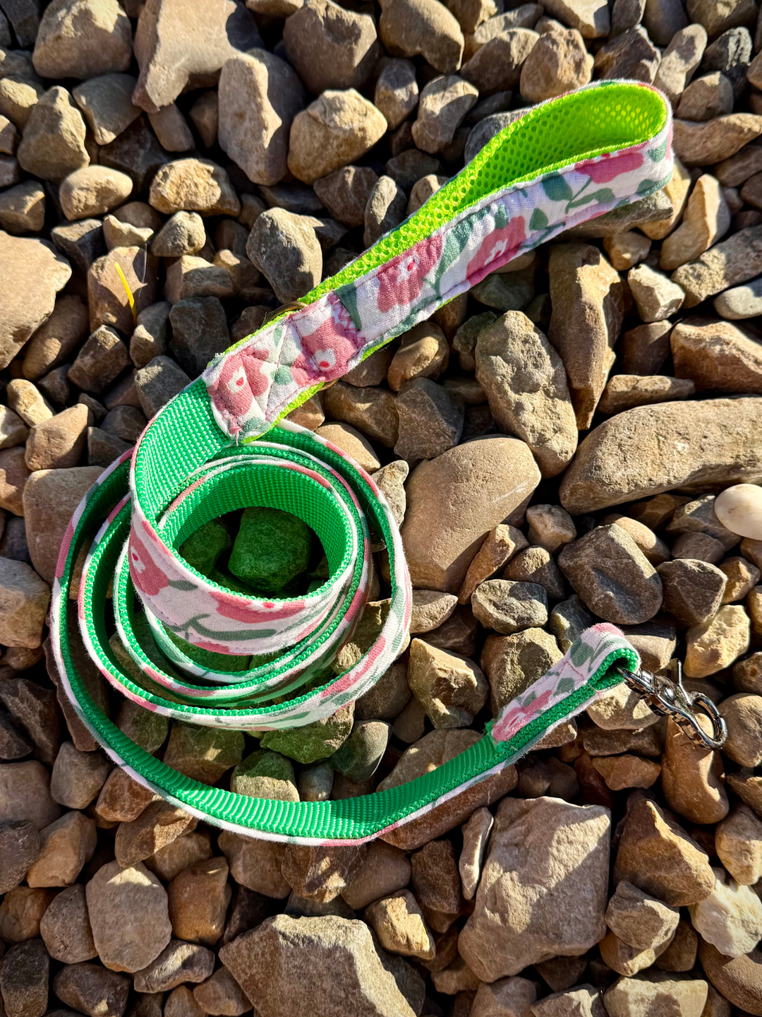 Correa para Perro “Campo de Rosas” – Paseos con Estilo Floral