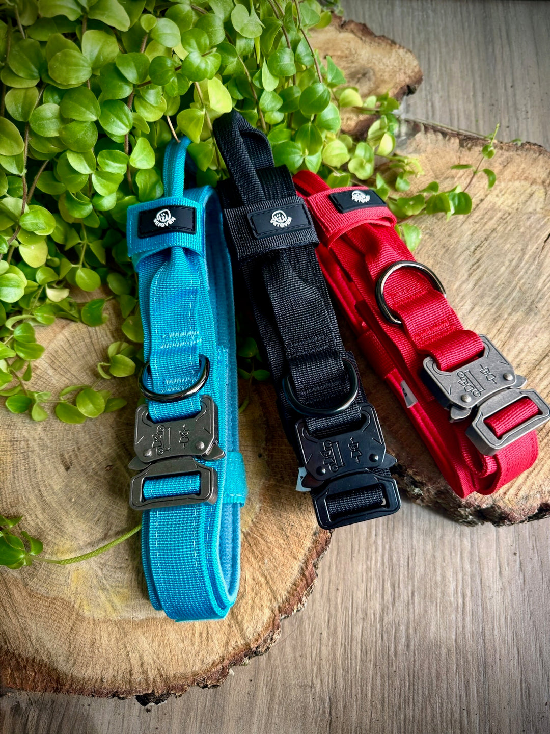 Collar para Perro “Rojo Volcán” – Potencia y Seguridad en Cada Paso