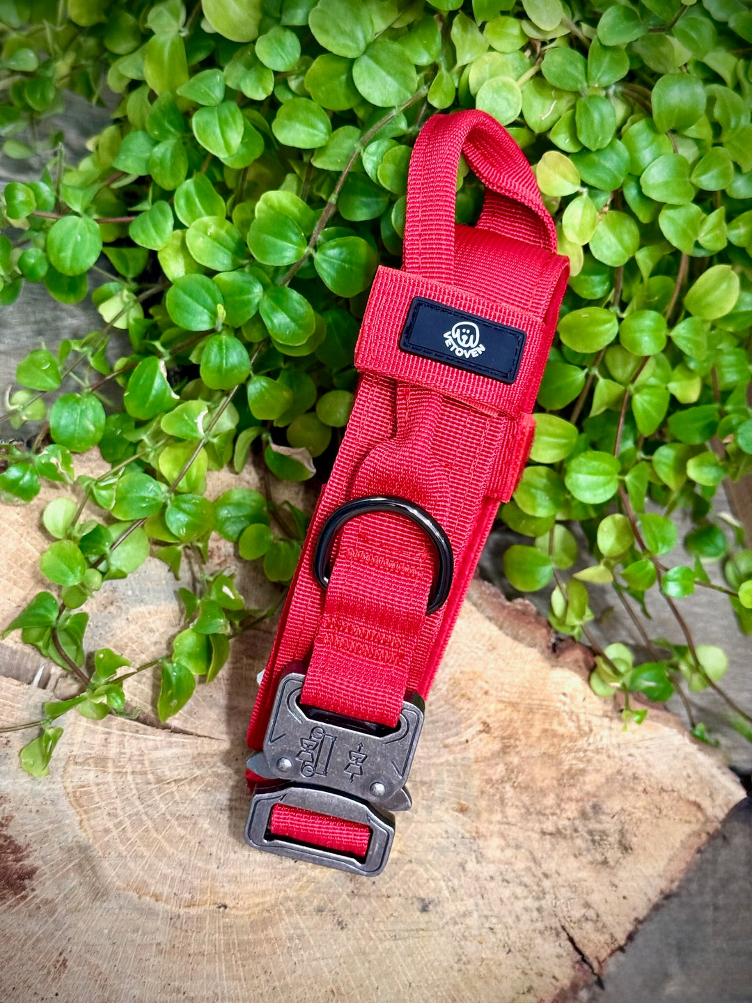 Collar para Perro “Rojo Volcán” – Potencia y Seguridad en Cada Paso