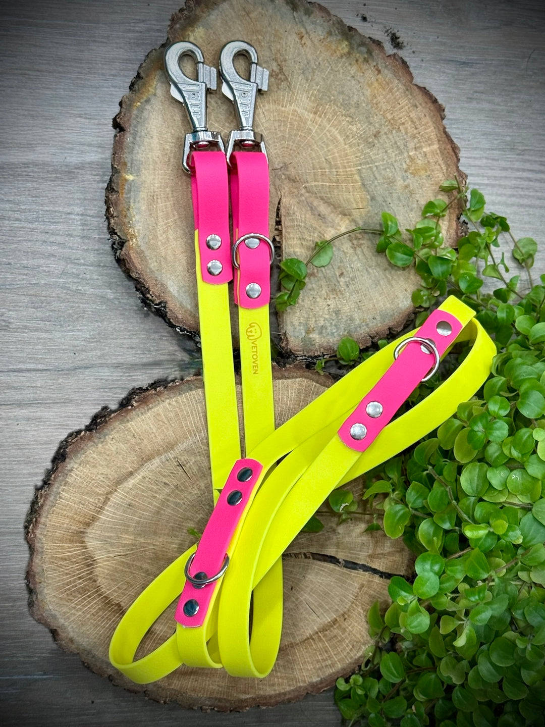 Correa Multiposición para Perro Playa Fucsia – Impermeable, Ajustable y con Doble Mosquetón de Seguridad