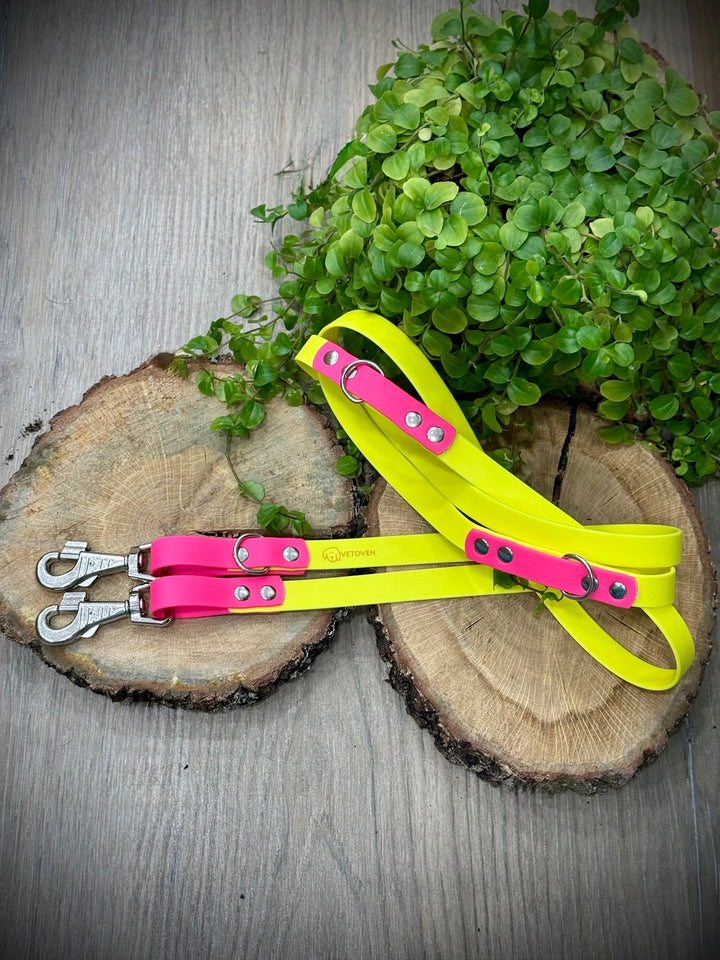 Correa Multiposición para Perro Playa Fucsia – Impermeable, Ajustable y con Doble Mosquetón de Seguridad