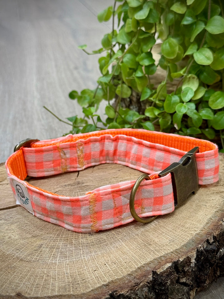 Collar para Perros Vichy Neón Coral – Hecho a Mano, Seguro y con Estilo Vibrante