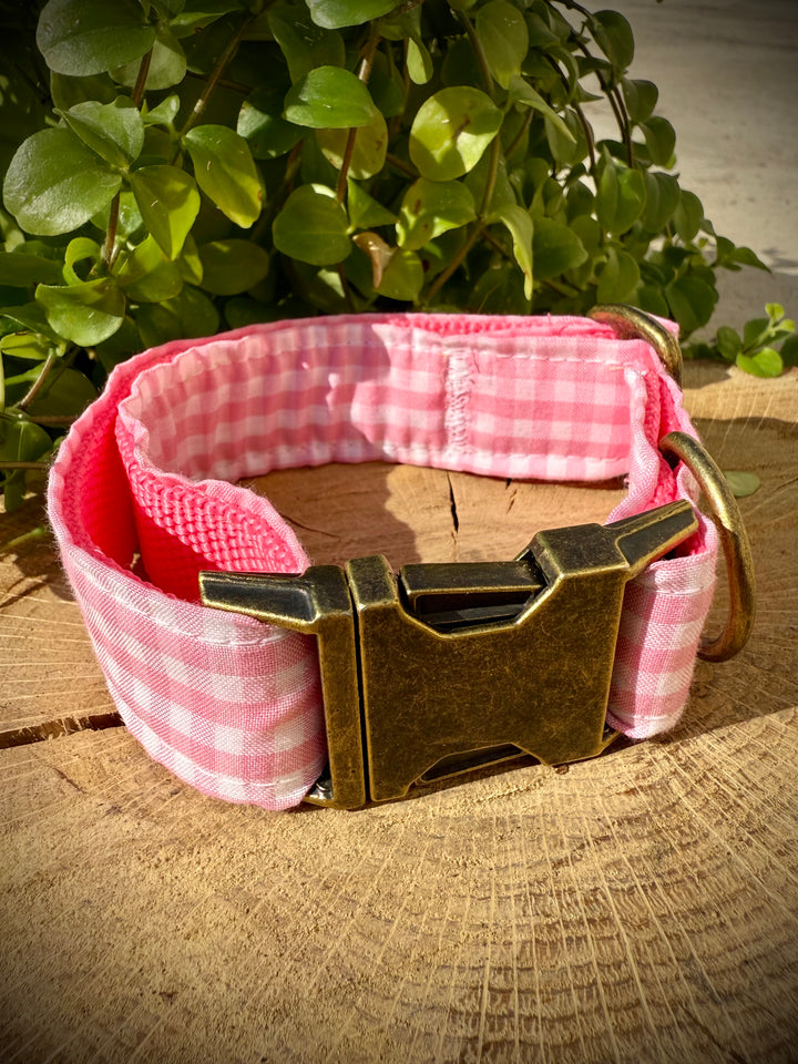 Collar para Perro “Vichy Rose” – Estilo Romántico y Atemporal