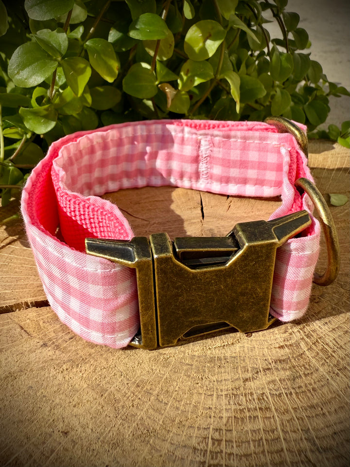 Collar para Perro “Vichy Rose” – Estilo Romántico y Atemporal