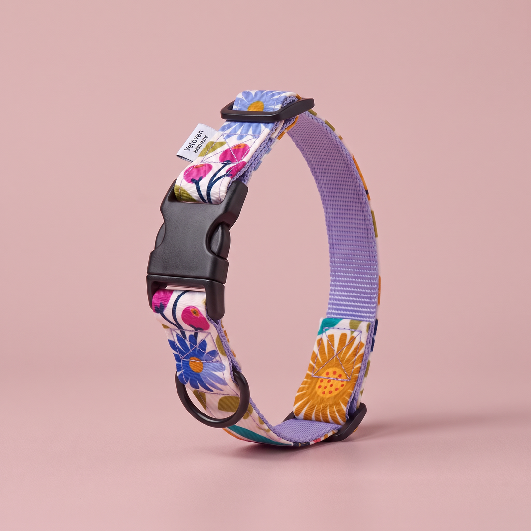 Collar regulable artesanal para perro Amapola Pop – cerrado