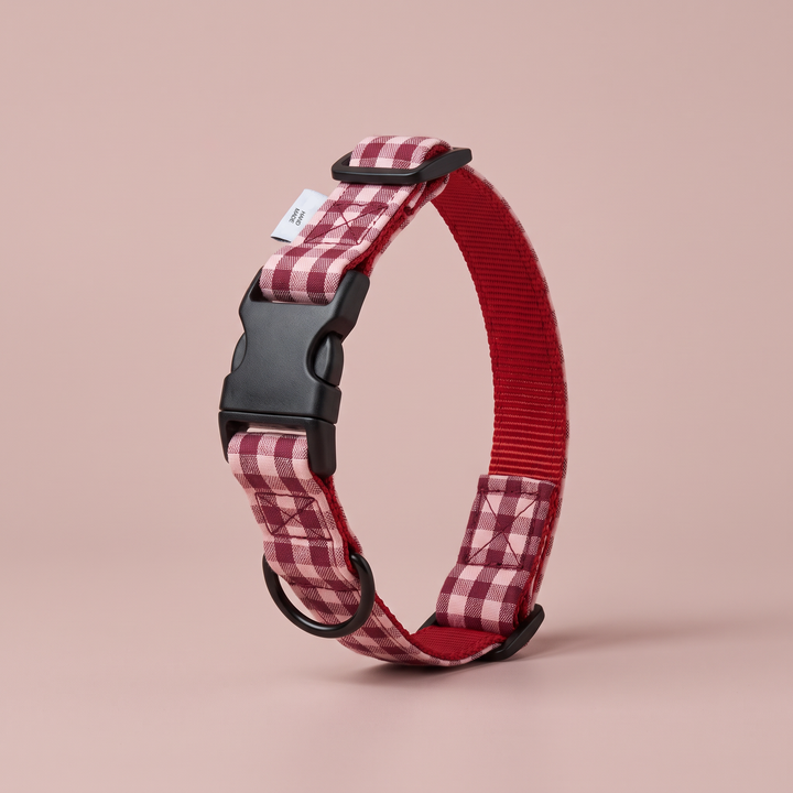 Collar Regulable Vichy Cereza para Perro – cerrado