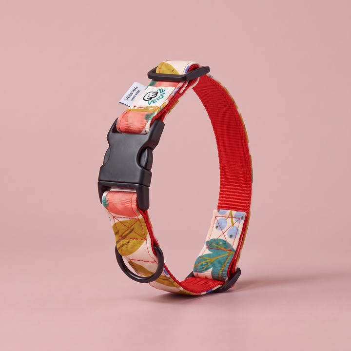 Collar regulable artesanal para perro Flor de Grosella – cerrado