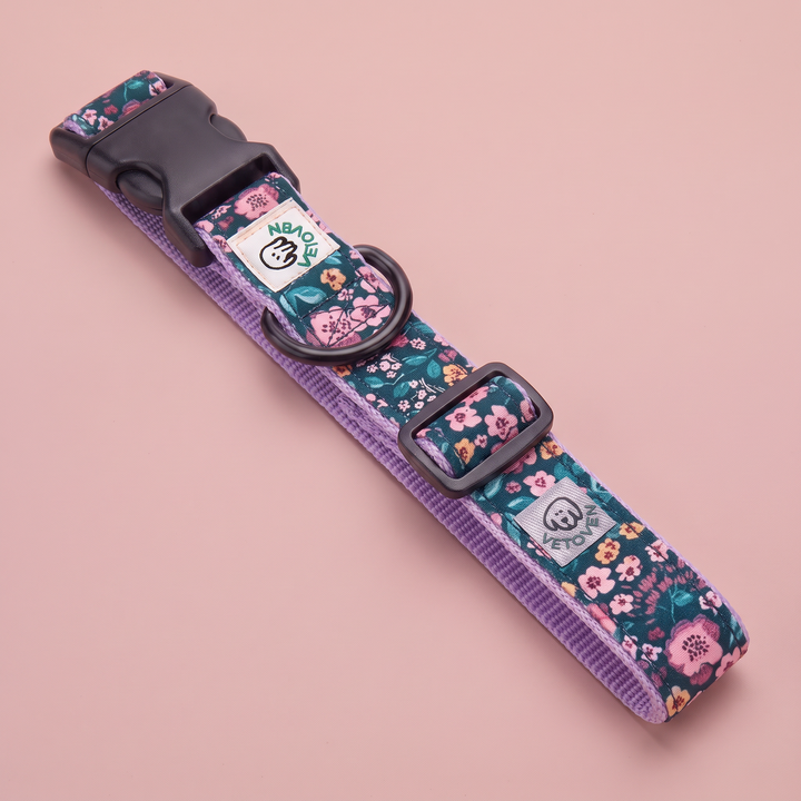 Collar regulable artesanal para perro Flor de Jacinto – vista plana