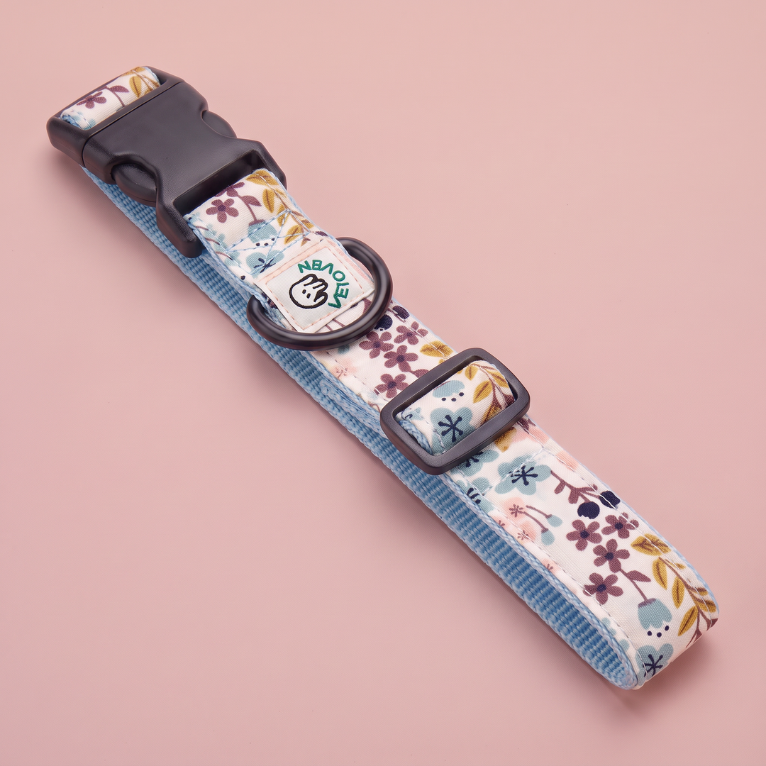 Collar regulable artesanal para perro Flor de Tomillo – vista plana