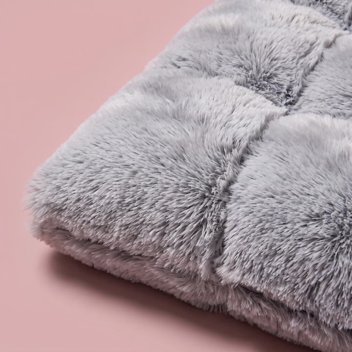 Cama Calming Vetoven gris claro jaspeado – detalle del pelo largo