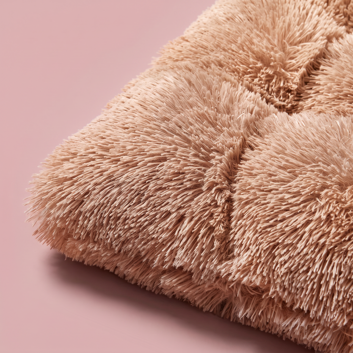 Cama Calming Vetoven melocotón – detalle del pelo largo