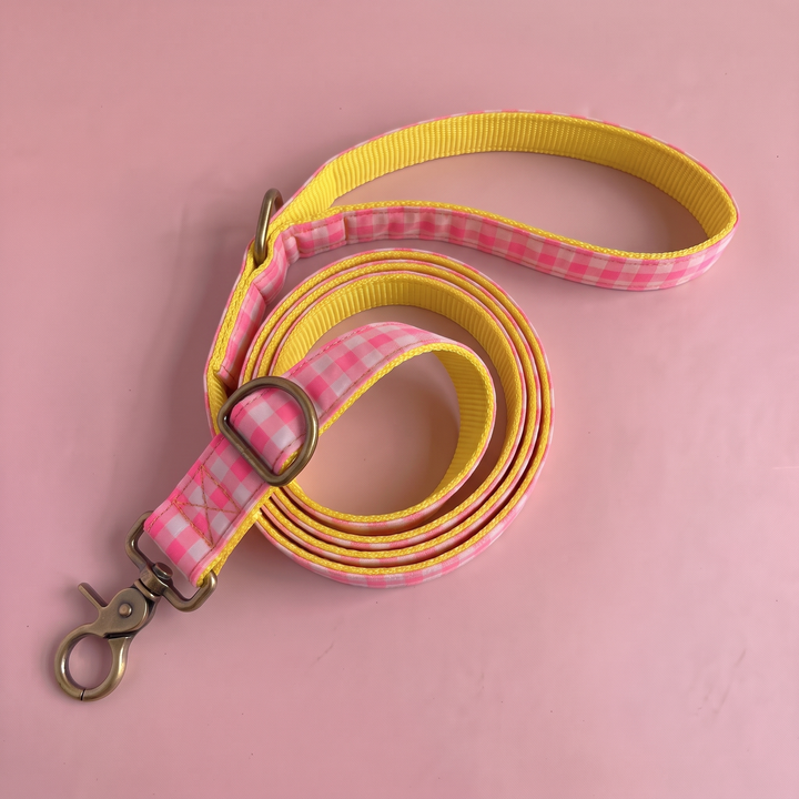 Correa para Perros Vichy Neón Pink Peony (150 cm) – nylon amarillo, detalle del asa
