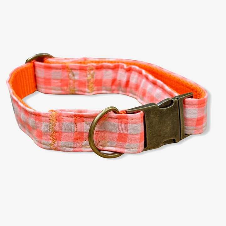 Collar para Perros Vichy Neón Coral Pop 🌺 – Hecho a Mano y Diseñado por Veterinarios