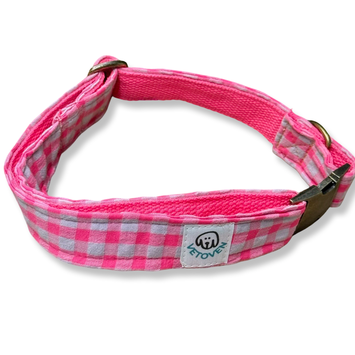 Collar para Perros Vichy Neón Pink Peony 🌸 – Hecho a Mano y Diseñado por Veterinarios