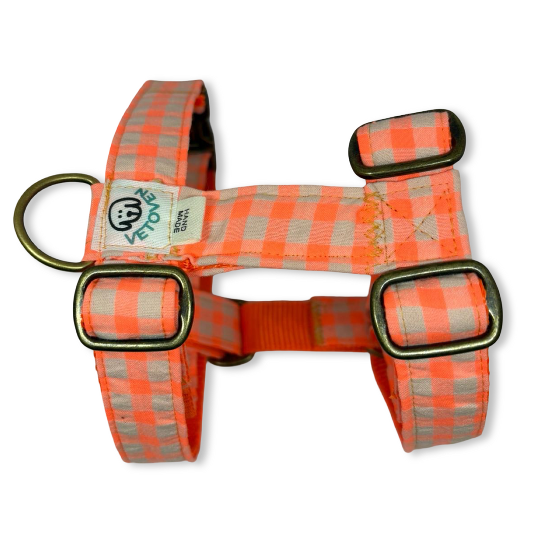 Arnés para Perros Vichy Neón Coral Pop 🌺 – Diseño en H, Hecho a Mano y Diseñado por Veterinarios