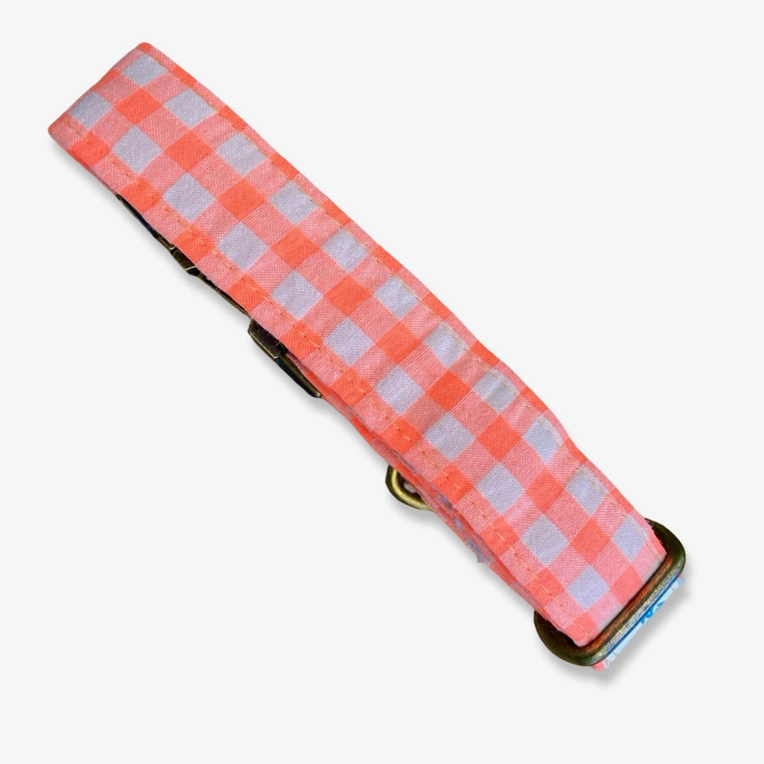 Collar para Perros Vichy Neón Coral Pop 🌺 – Hecho a Mano y Diseñado por Veterinarios