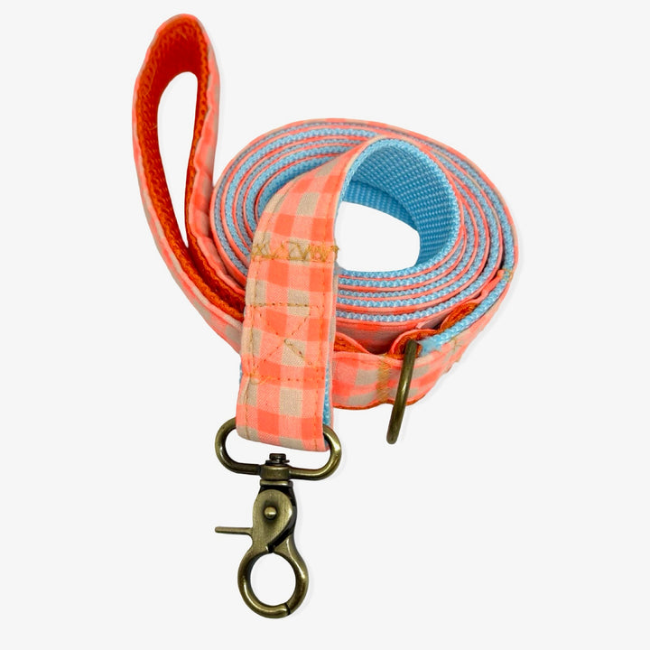 Correa para Perros Vichy Neón Coral Pop 🌺 (150 cm) – Hecha a Mano y Diseñada por Veterinarios