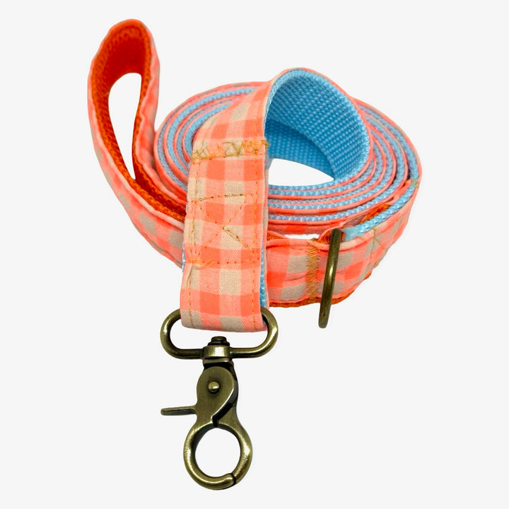 Correa para Perros Vichy Neón Coral Pop 🌺 (150 cm) – Hecha a Mano y Diseñada por Veterinarios
