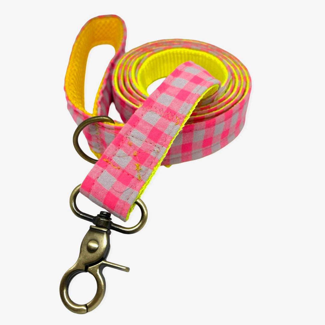 Correa para Perros Vichy Neón Pink Peony 🌸 (150 cm) – Hecha a Mano y Diseñada por Veterinarios